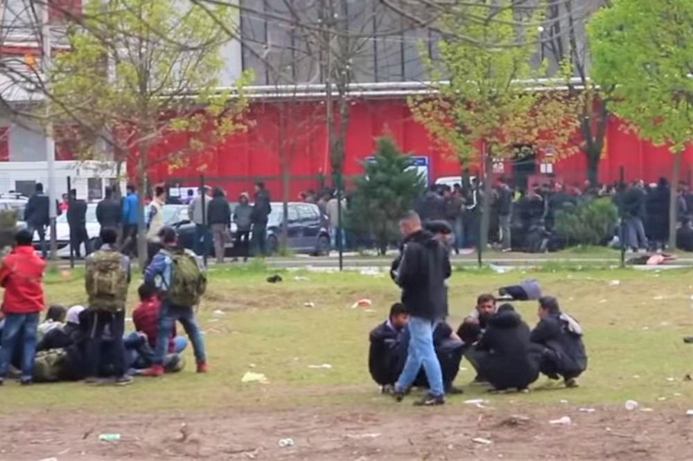 PONOVO JE PALA SRPSKA KRV: Grupa migranta mučki pretukla Beograđanina! ZAVRŠIO NA KLINICI…