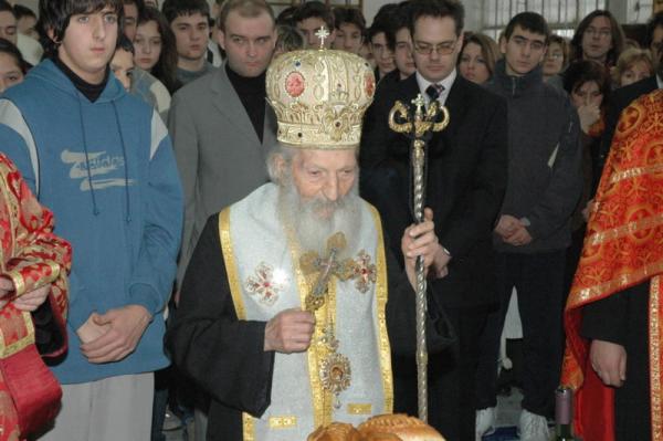 Kako je patrijarh Pavle NAJSTRAŠNIJE POSTIDEO Albance: Na zgarištu srpskog manastira uputio im JEDNO PITANJE