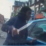 SNIMAK IZ PAKLA: Migrant sa nožem od 20 centimetara napao čoveka u automobilu! (VIDEO)
