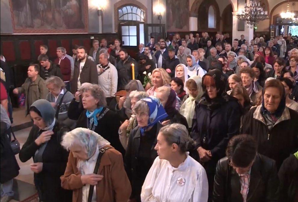 Ево зашто православци стоје у црквама док људи других вера углавном седе или клече