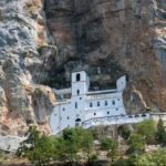 ОДВОЈИТЕ ТРИ МИНУТА И ПРОЧИТАЈТЕ: Чудесно исцељење новорођенчета у манастиру Острог