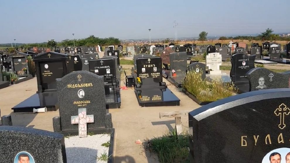 ОГРОМАН ГРЕХ: Ови обичаји на гробљима у Србији су НЕДОПУСТИВИ, а ипак их многи практикују!
