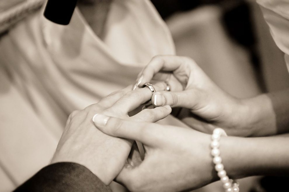 НЕ МОЖЕТЕ ДА НАЂЕТЕ СРОДНУ ДУШУ ЗА БРАК: Ове МОЛИТВЕ за удају и женидбу ће вам помоћи…