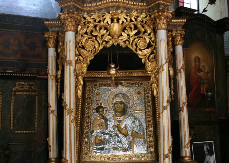 OVO SU 6 ČUDOTVORNIH SRPSKIH IKONA: Najpoštovanije ikone Presvete Bogorodice