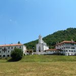 Srpski manastir STAR 950 GODINA – U njemu se nalaze MIROTOČIVE mošti OVOG sveca, koji neprestano LEČI i pomaže svima